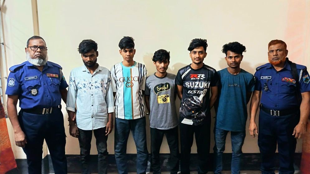 নাটোরে ‘ইমো হ্যাকার’ চক্রের পাঁচ সদস্য আটক